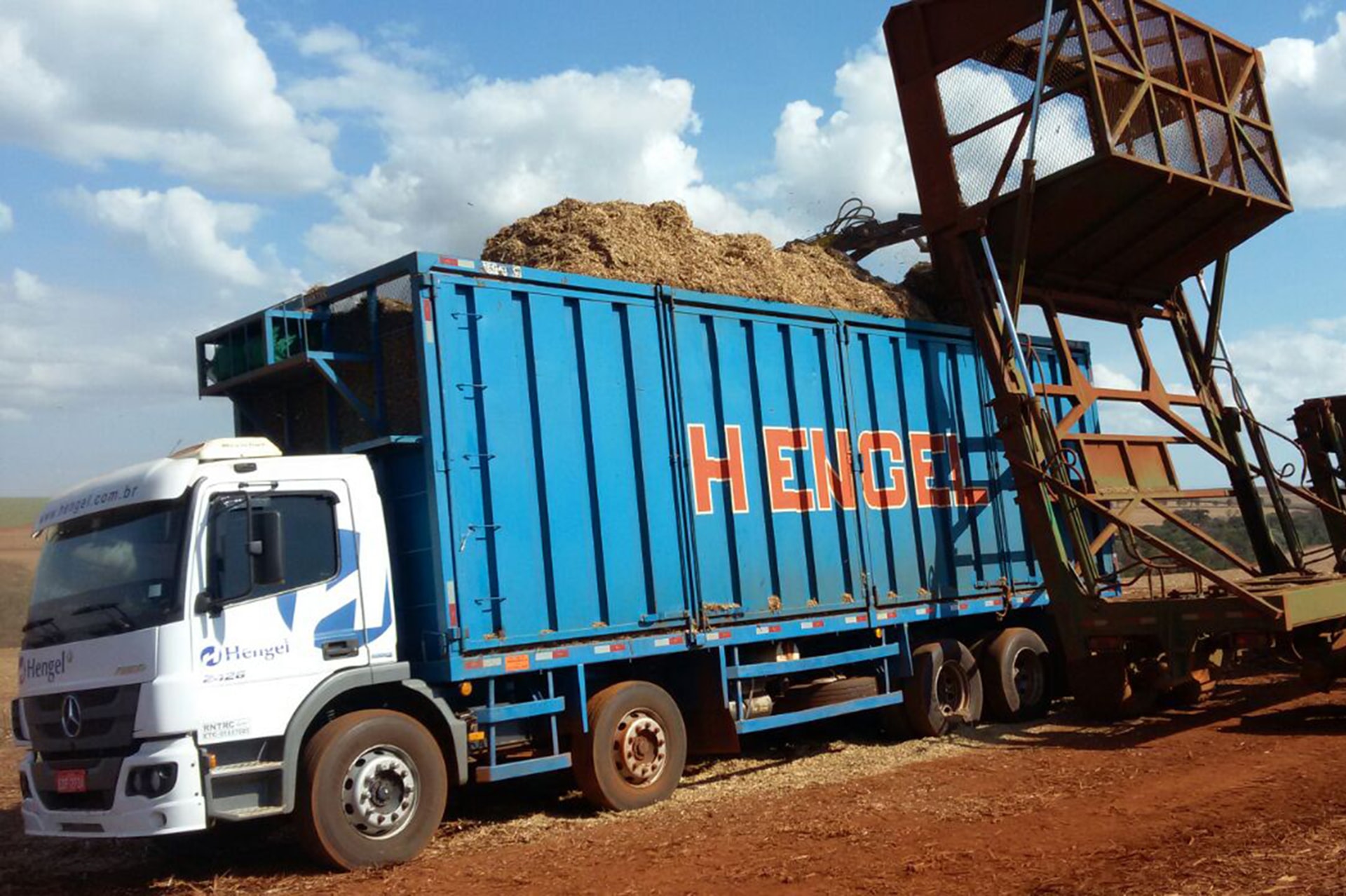 Hengel Transportes - Operao de cavaco de madeira - Cocal